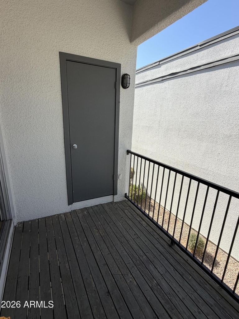 740 W Elm Street - Photo 15