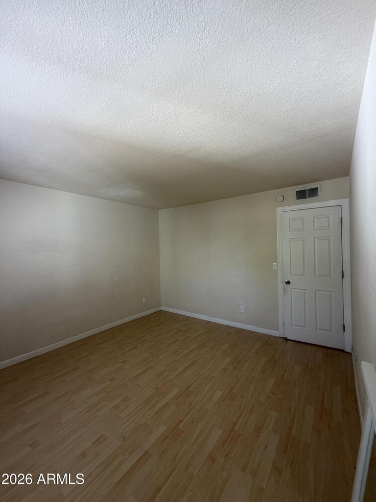 740 W Elm Street - Photo 13