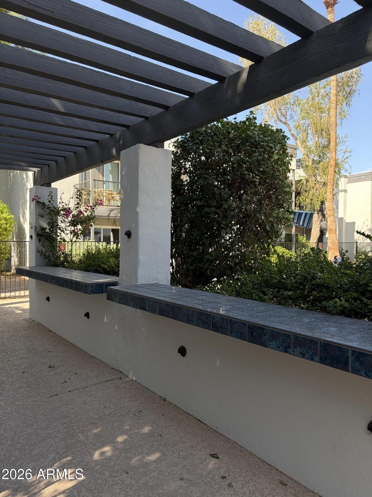 740 W Elm Street - Photo 20