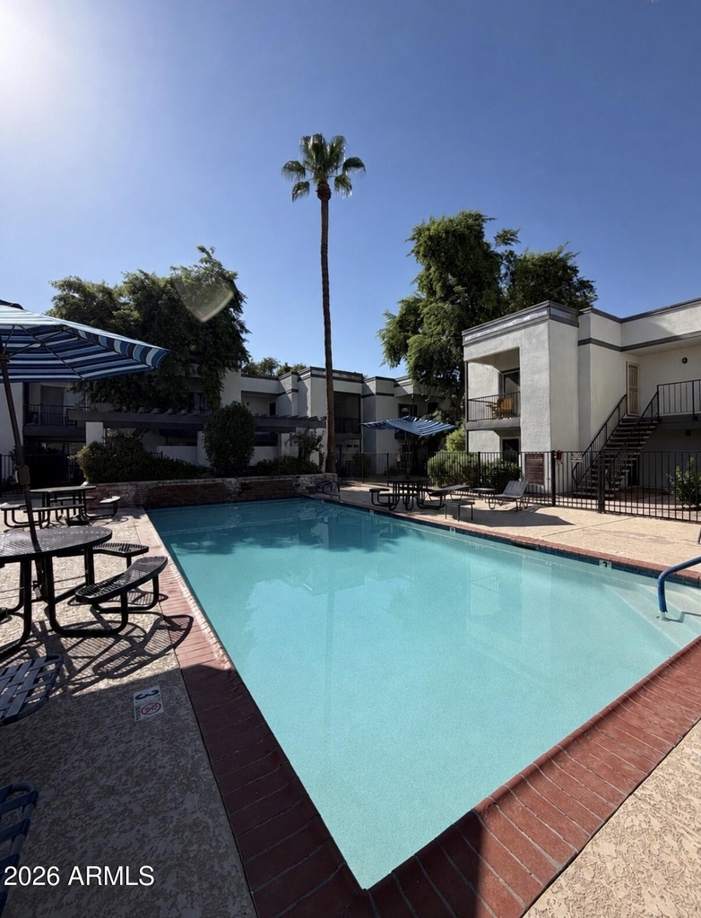 740 W Elm Street - Photo 19