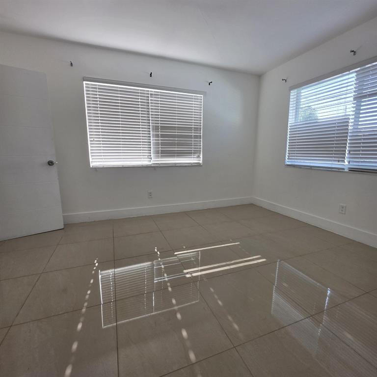 181 Ne 168th Street - Photo 1