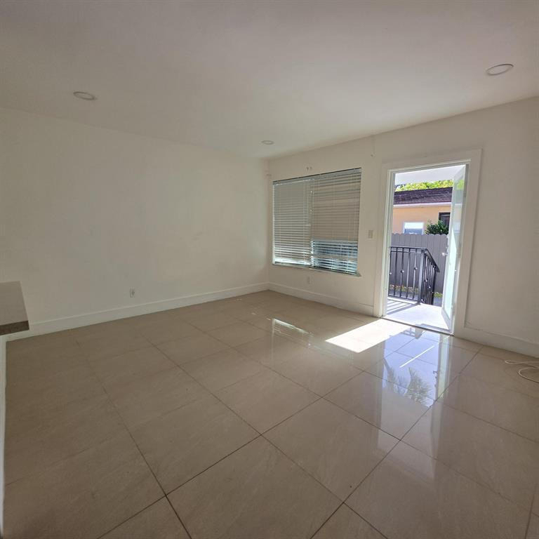 181 Ne 168th Street - Photo 4