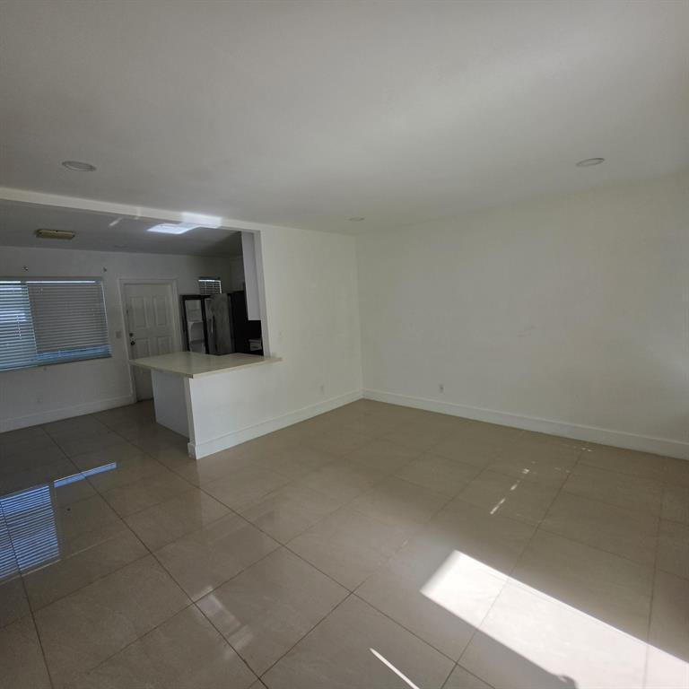 181 Ne 168th Street - Photo 0