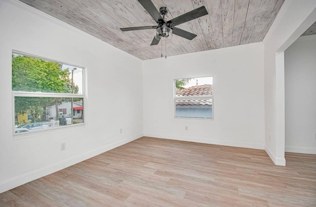 318 N E Street - Photo 4