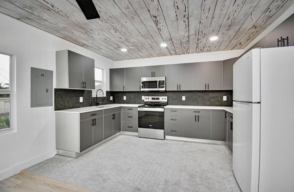 318 N E Street - Photo 6