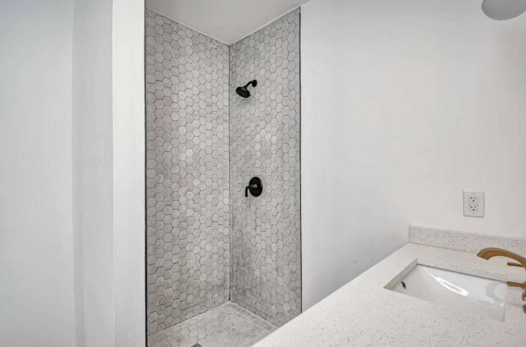 318 N E Street - Photo 0