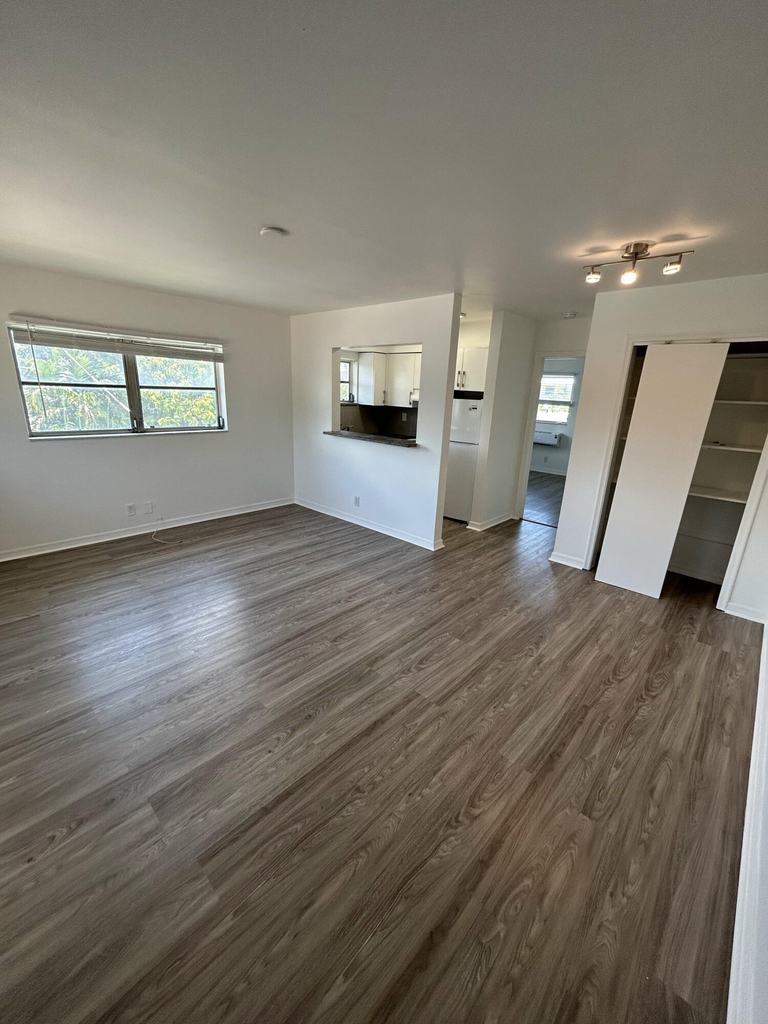 749 Se 15th Street - Photo 0