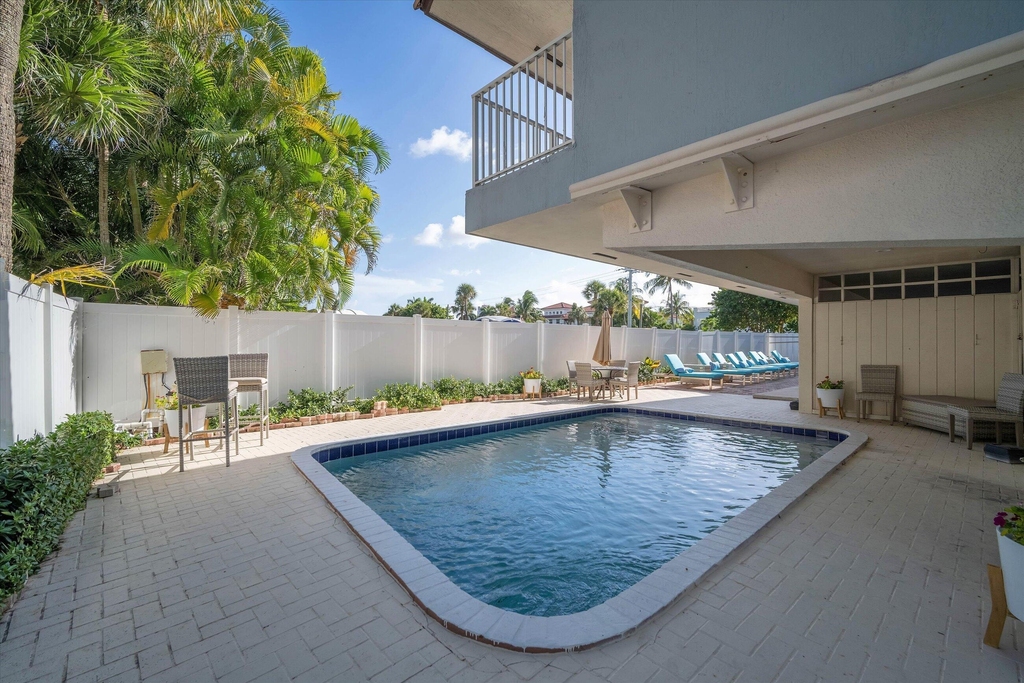 902 Palm Avenue - Photo 2