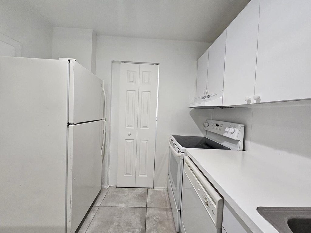 8000 S Colony Circle - Photo 4