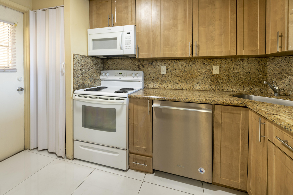 4501 Ne 21st Avenue Ne - Photo 11