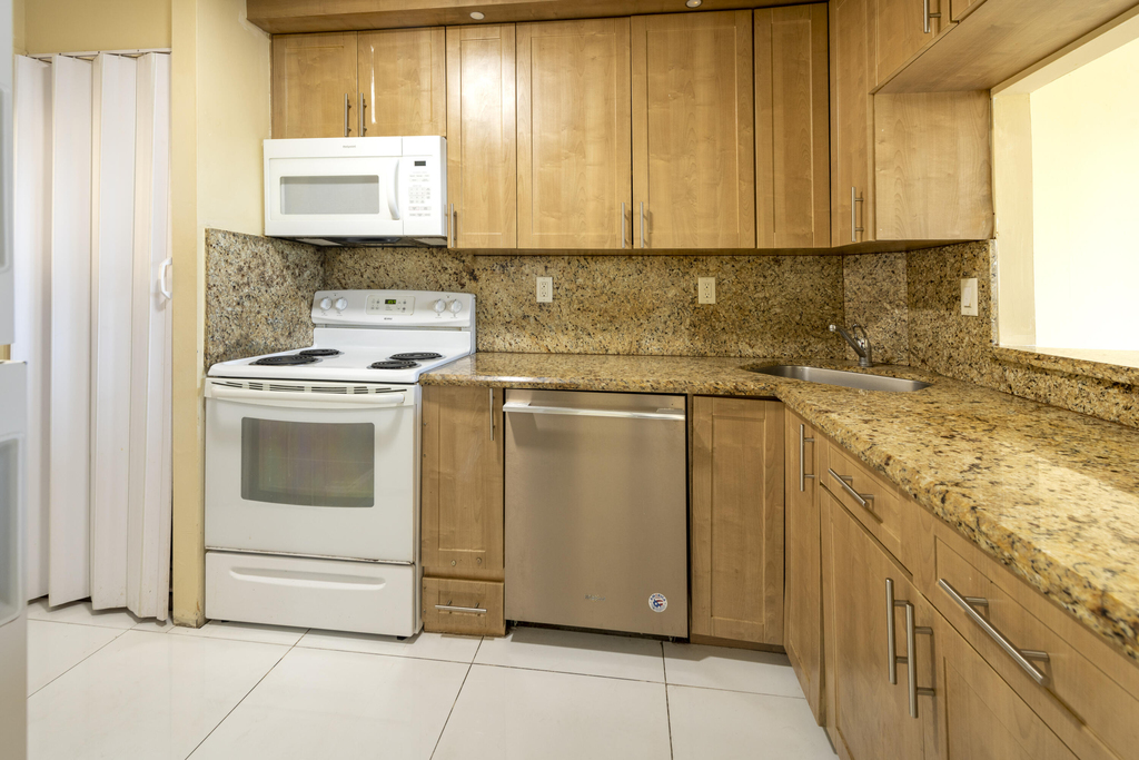 4501 Ne 21st Avenue Ne - Photo 13
