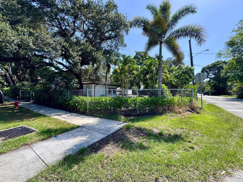 2390 Sw 18th Avenue - Photo 31