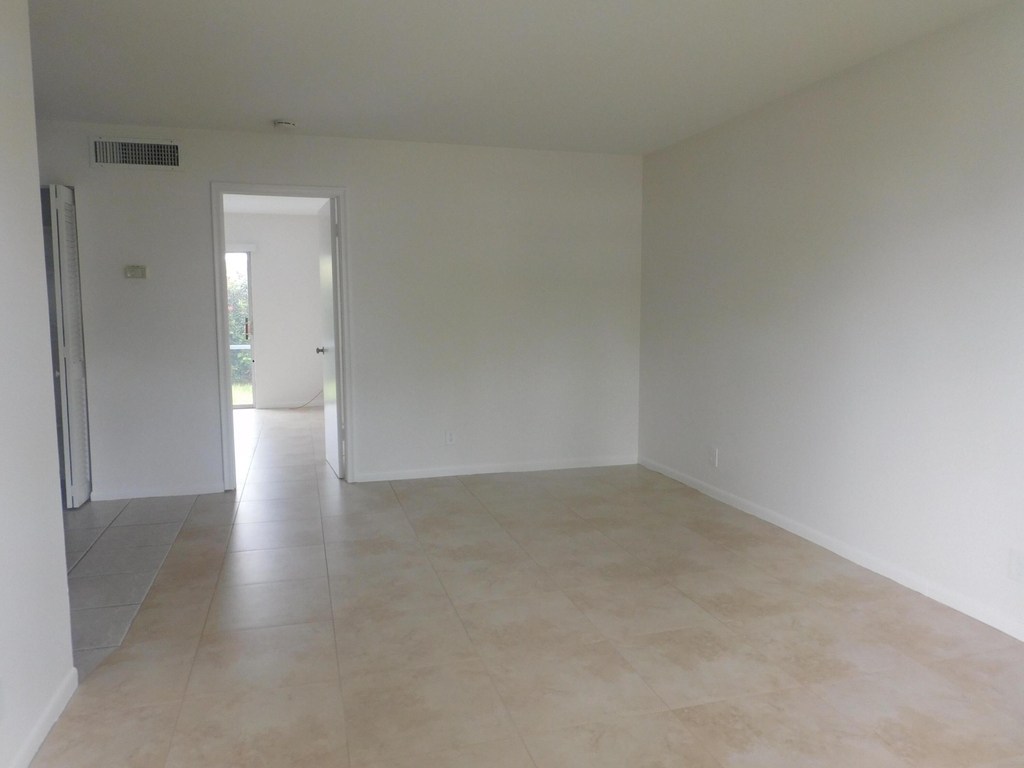 640 Se 2nd Avenue - Photo 2