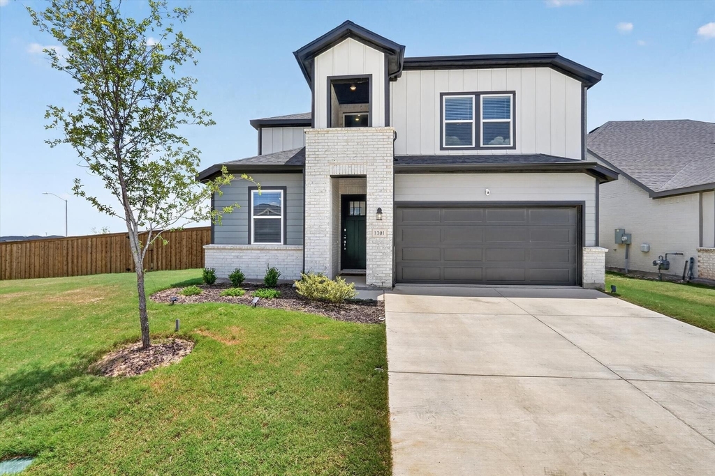 1301 Espada Street - Photo 0