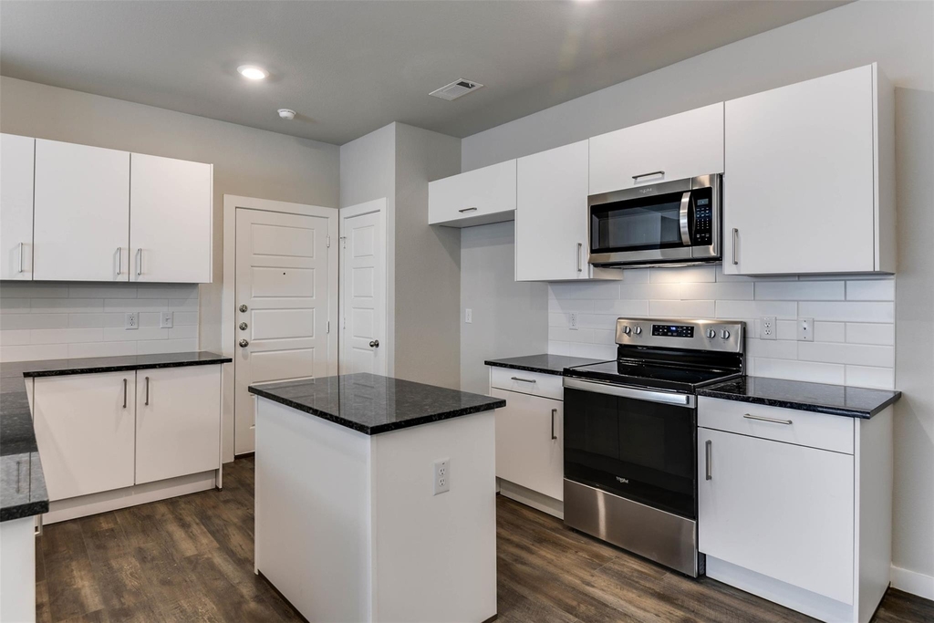 653 Blackland Drive - Photo 5