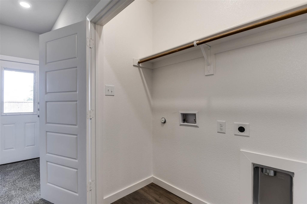 653 Blackland Drive - Photo 9