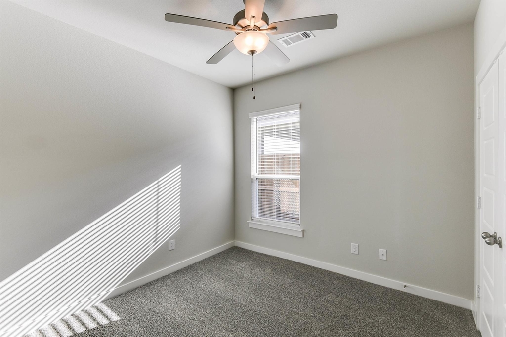 653 Blackland Drive - Photo 10