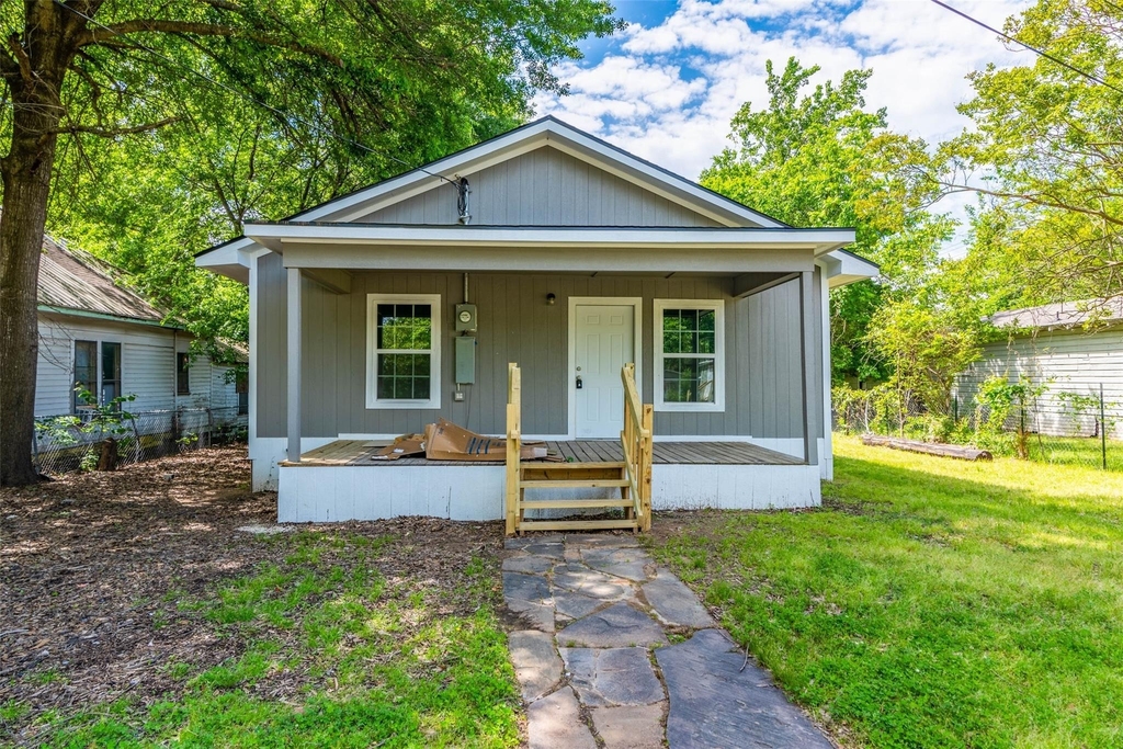 1457 W Austin Street - Photo 1