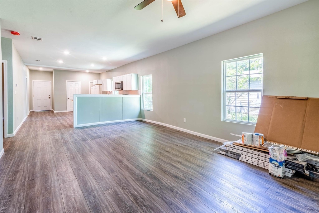 1457 W Austin Street - Photo 5