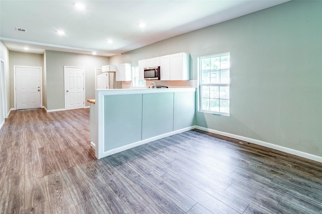 1457 W Austin Street - Photo 6