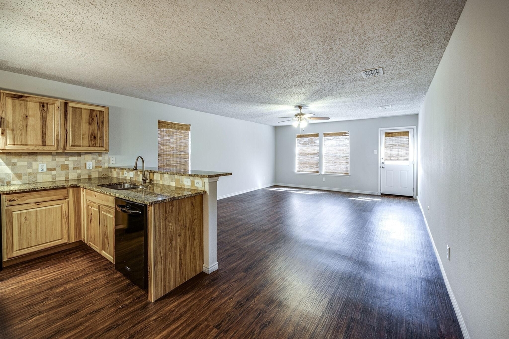 1561 Knottingham Drive - Photo 4
