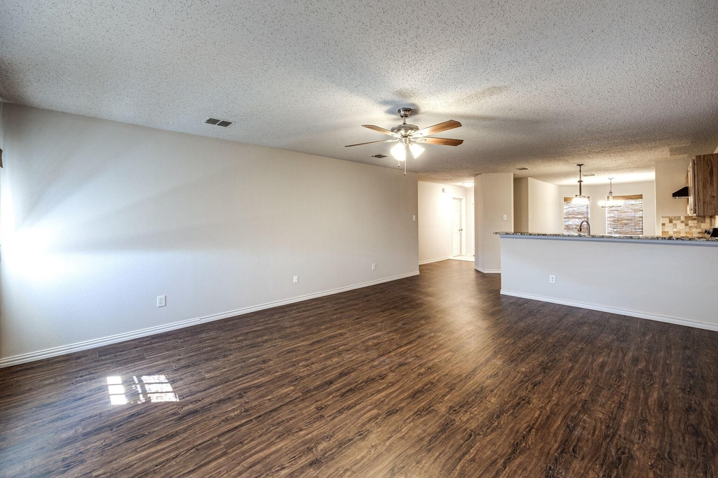 1561 Knottingham Drive - Photo 7