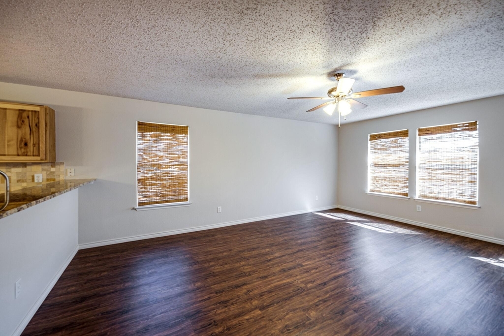 1561 Knottingham Drive - Photo 5