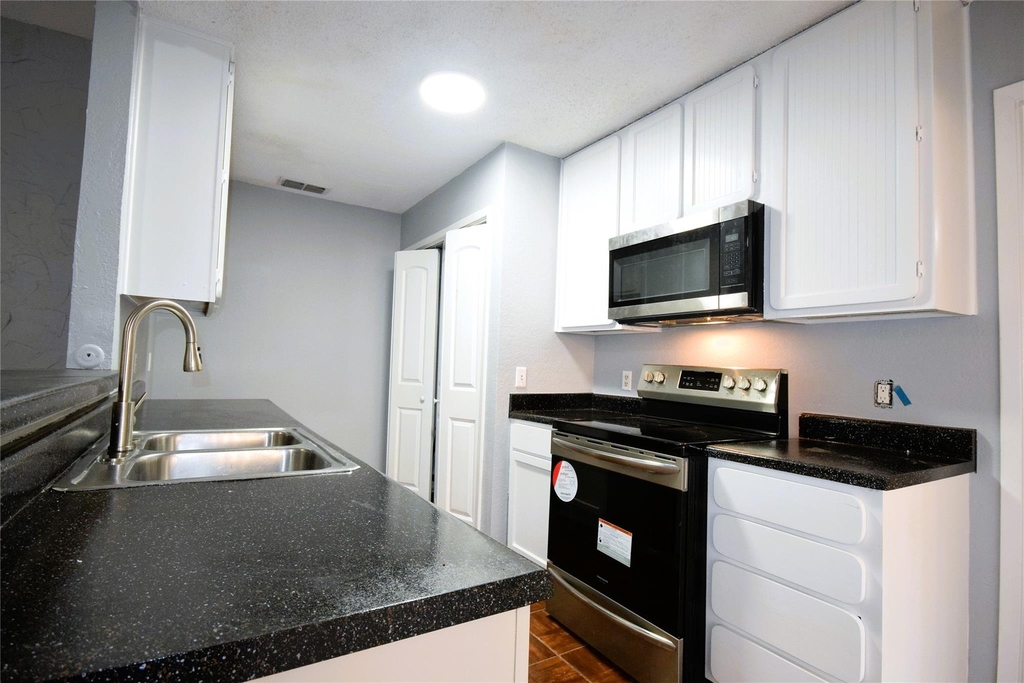 115 W Timberview Lane - Photo 4