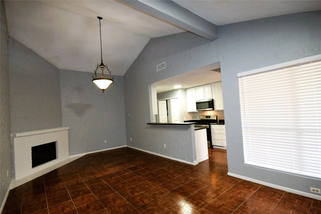 115 W Timberview Lane - Photo 1