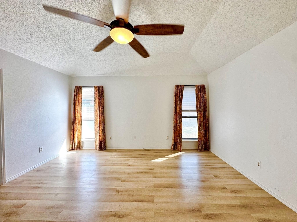 807 Fondren Drive - Photo 2