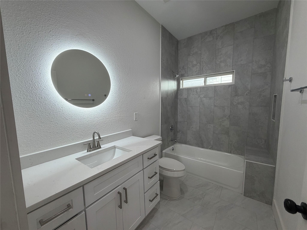 808 W 10th Street - Photo 3