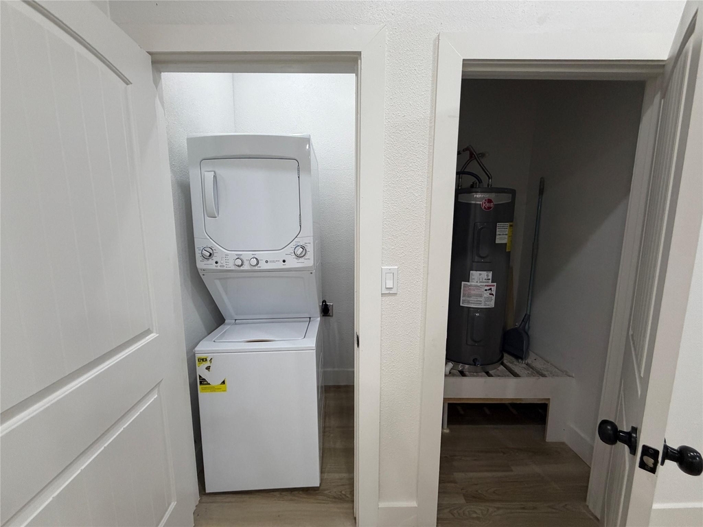 808 W 10th Street - Photo 11