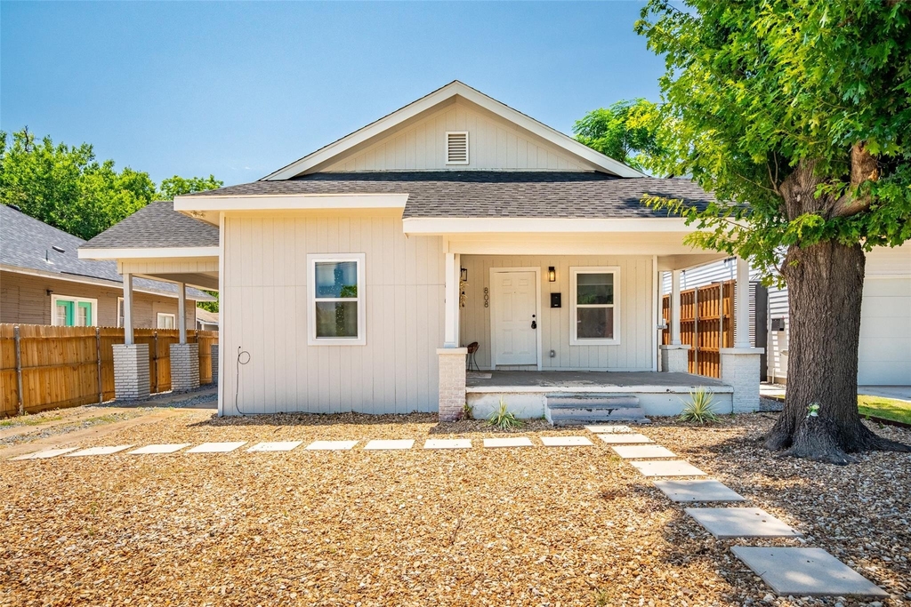 808 W 10th Street - Photo 0
