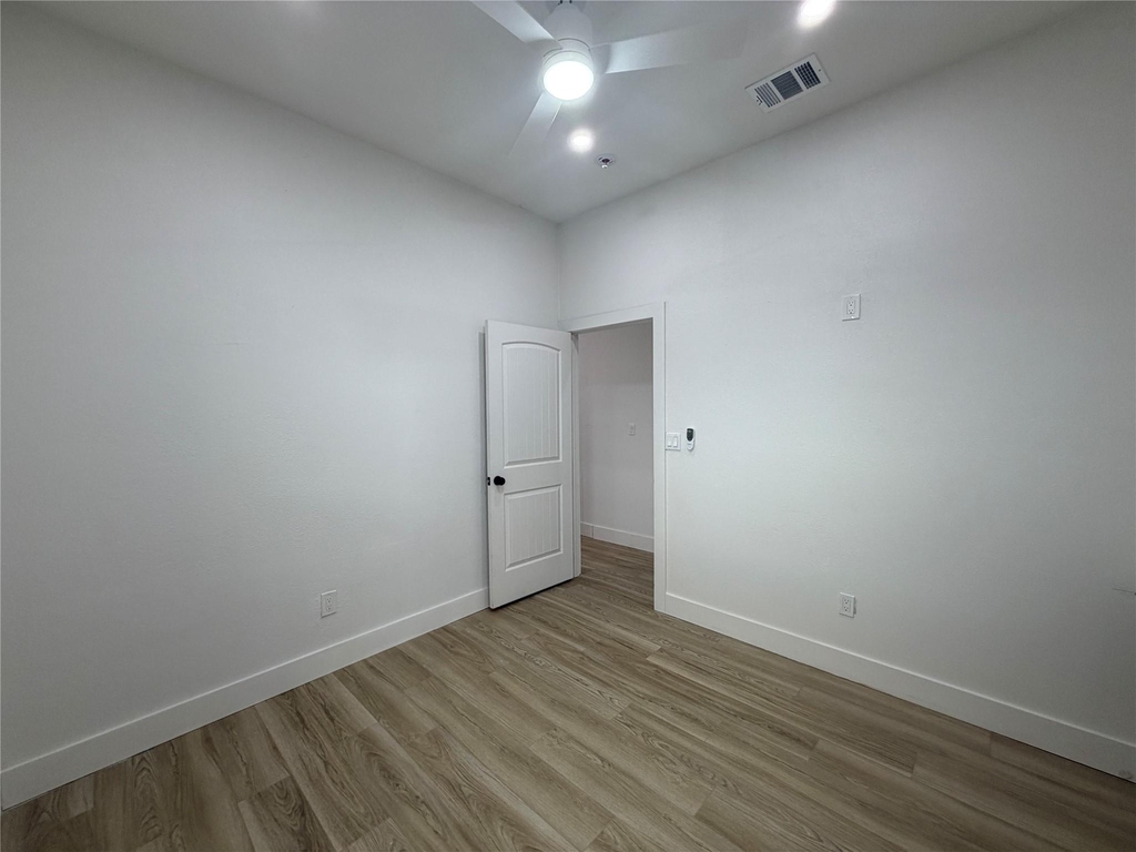 808 W 10th Street - Photo 7