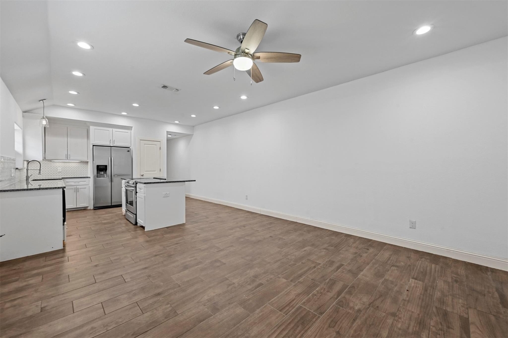 607 E Carter Street - Photo 1