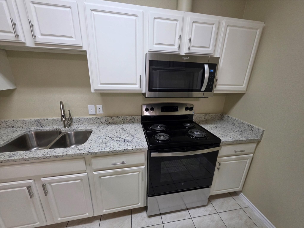 911 Lake Drive - Photo 18
