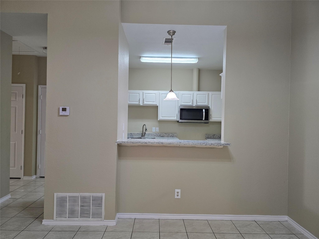 911 Lake Drive - Photo 3