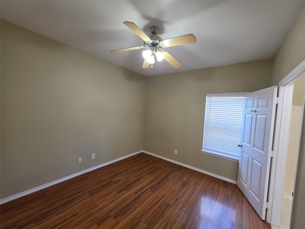 911 Lake Drive - Photo 33