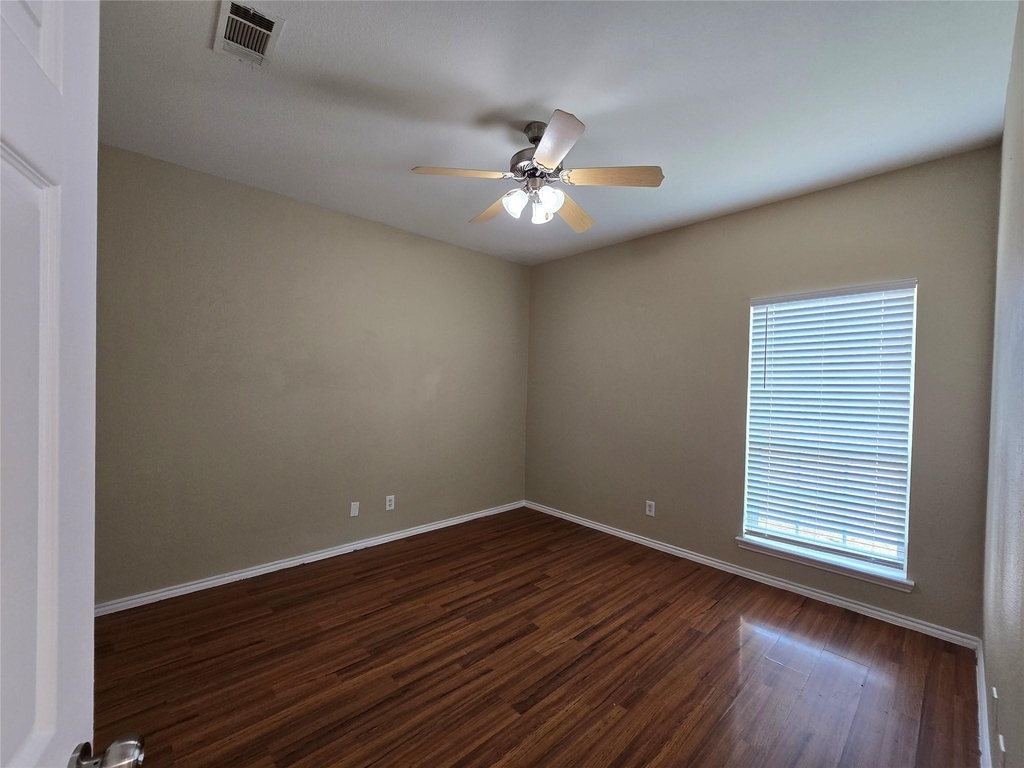 911 Lake Drive - Photo 14