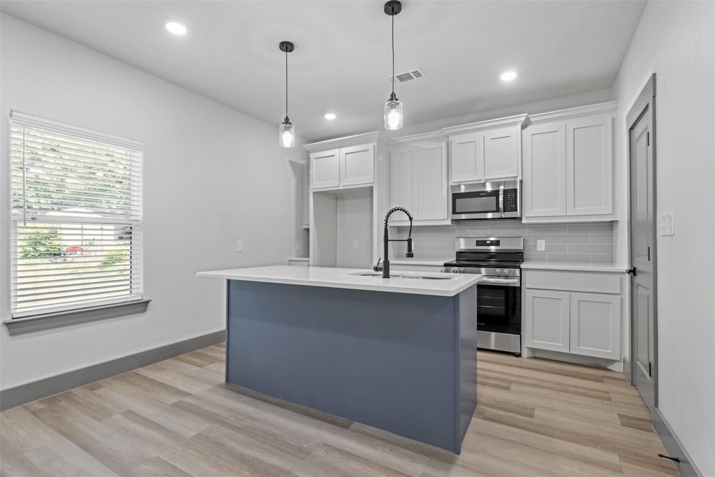 405 W Hull Street - Photo 3