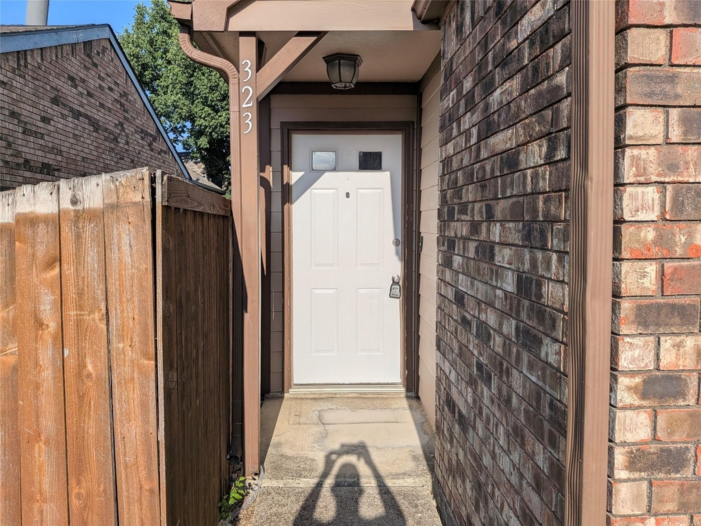 323 Teakwood Lane - Photo 4