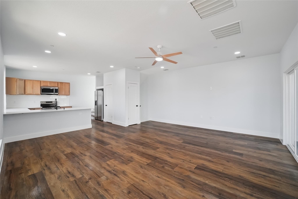 341 Bryan - Photo 7