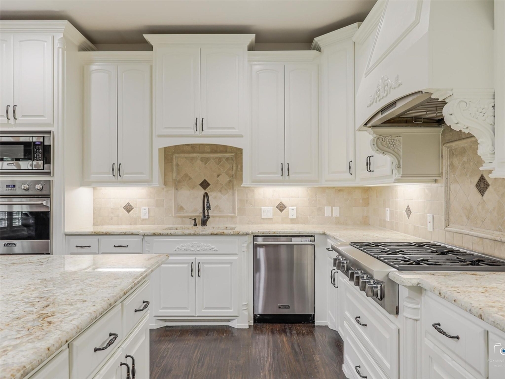 4428 Lake Breeze Drive - Photo 12