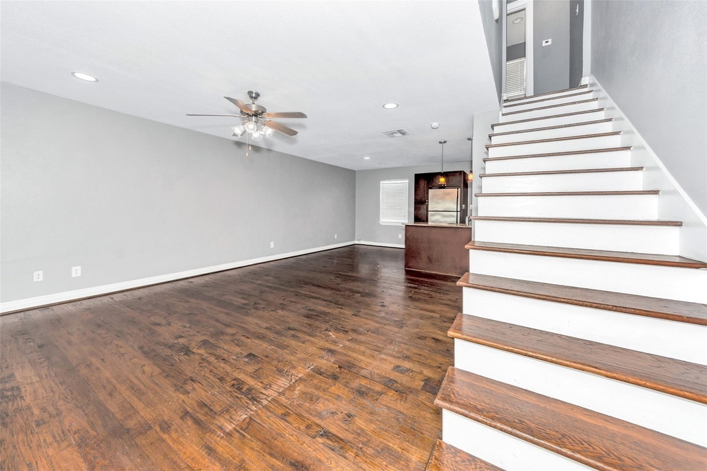4721 Bradford Drive - Photo 4