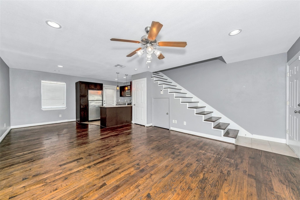 4721 Bradford Drive - Photo 6