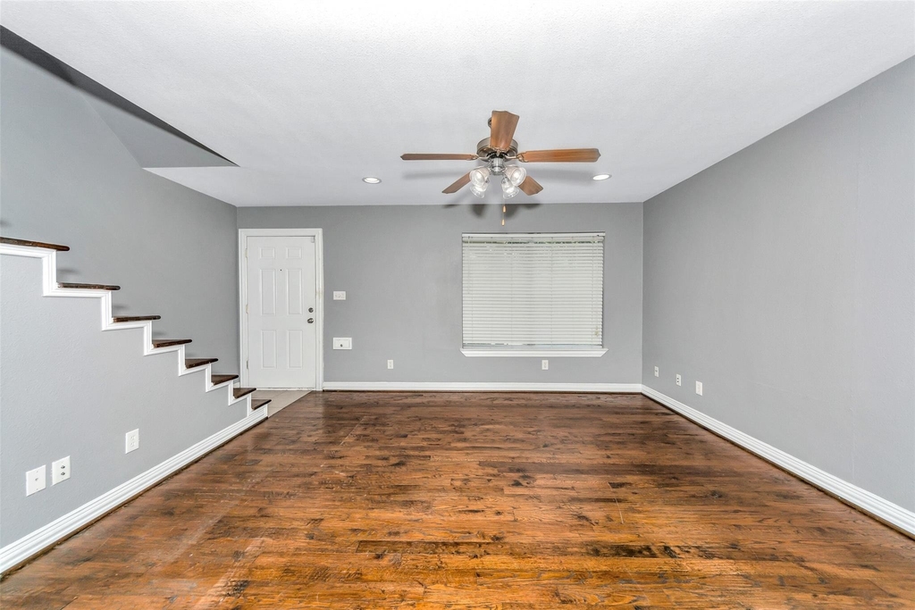 4721 Bradford Drive - Photo 7