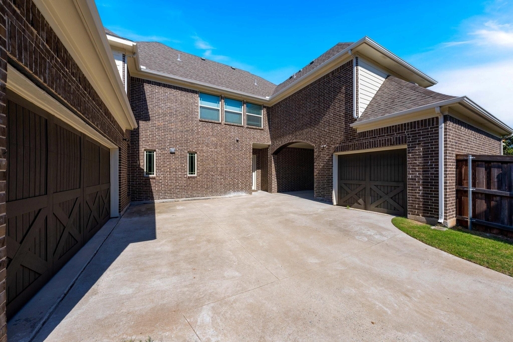 1730 Sweetwater Lane - Photo 3