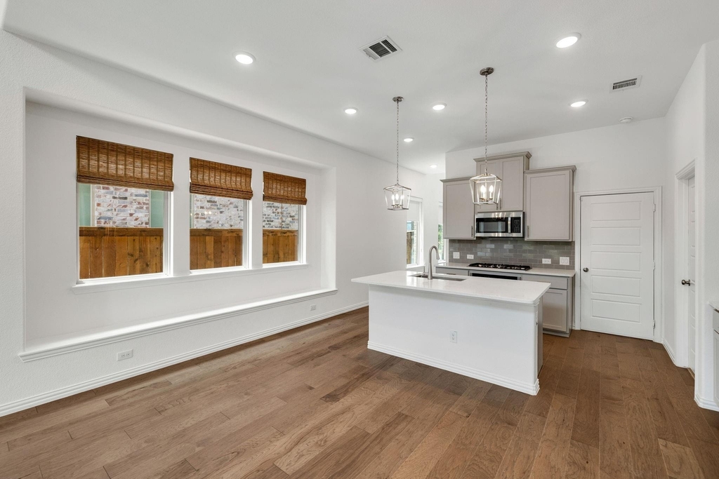 3100 Greenbriar Drive - Photo 11