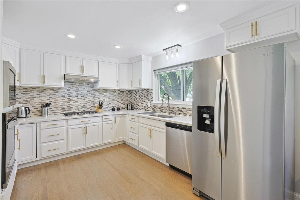 3608 Courtdale - Photo 4