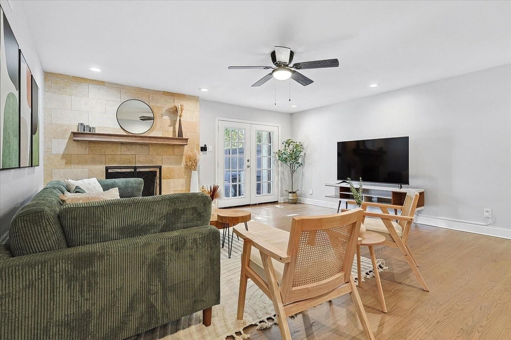 3608 Courtdale - Photo 2